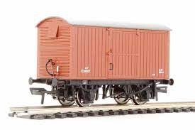 12T Ventilated Van BR Bauxite Early