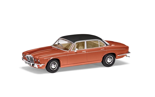 Corgi Vanguards 1:43 Diecast Daimler Double Six Series 2 Vanden Plas. Coral - VA13903