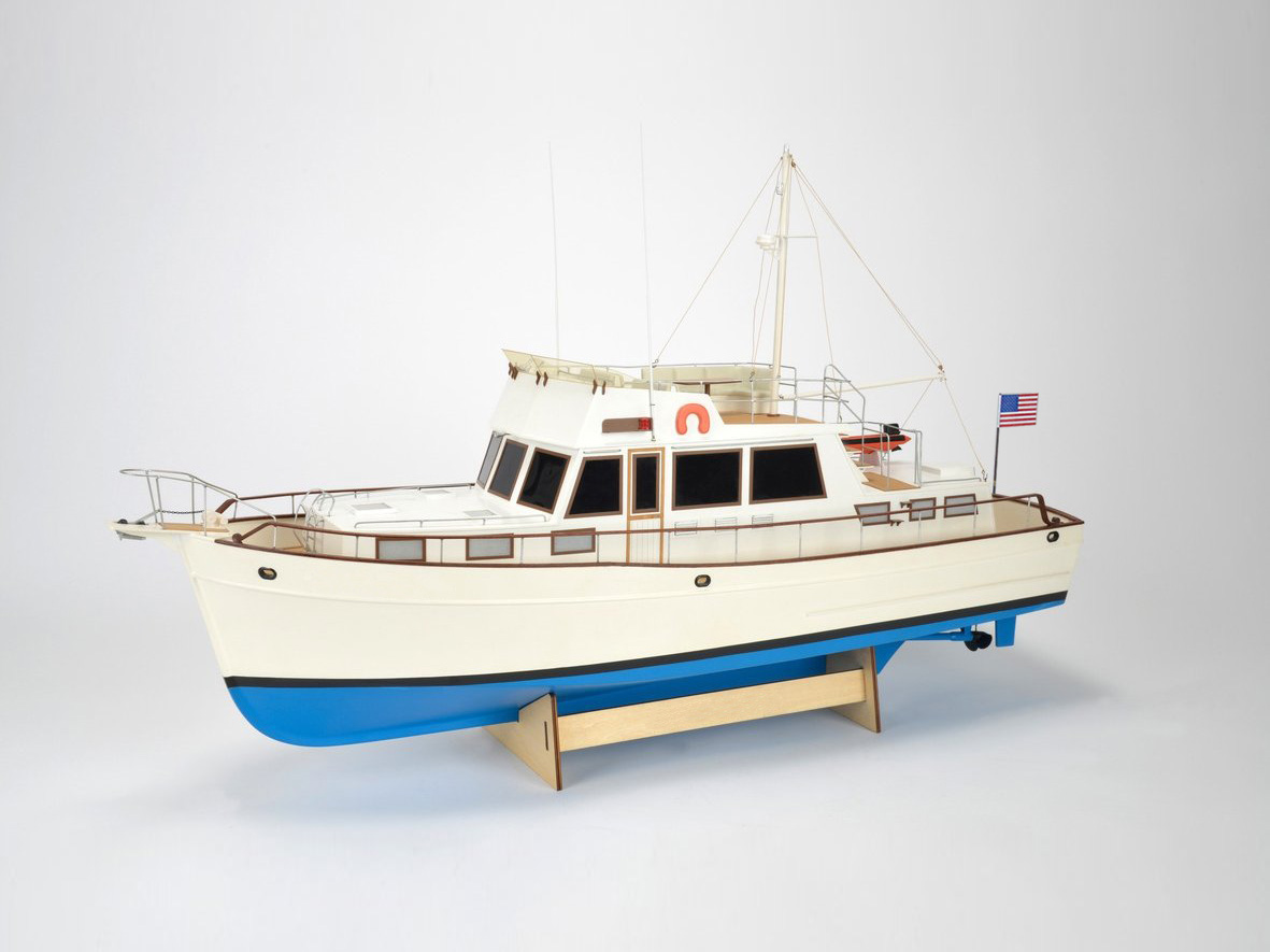 Premium Line - KYModels Grand Banks 1:20 Pre-Built Model Boat
