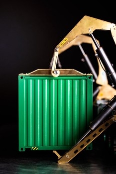 Lifting beams with hooks for HAMMAR 160 S side loader