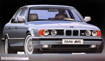 BMW M5 124 Plastic Model Kit