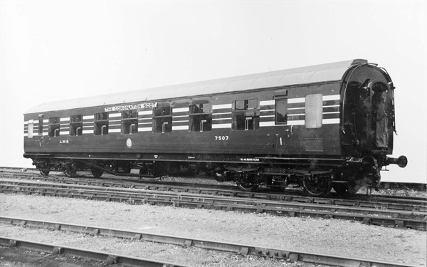 LMS, Stanier D1902 Coronation Scot 65' RFO, 7507 - Era 3 - R4964