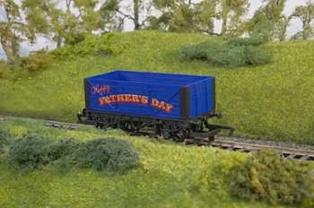 Hornby OO Gauge Father's Day Freight Wagon - R60089