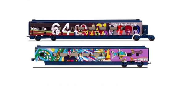 Hornby Eurostar, Class 373/1 'Yellow Submarine' Divisible Centre Saloons Coach Pack R40001