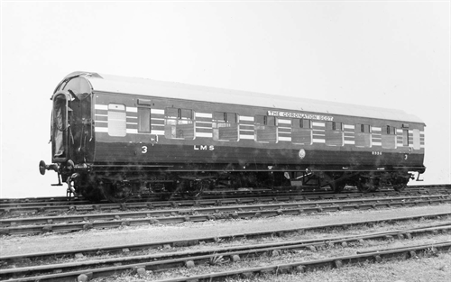 LMS Stanier Coronation Scot 57' RTO Coach No. 8996 (With Lights)