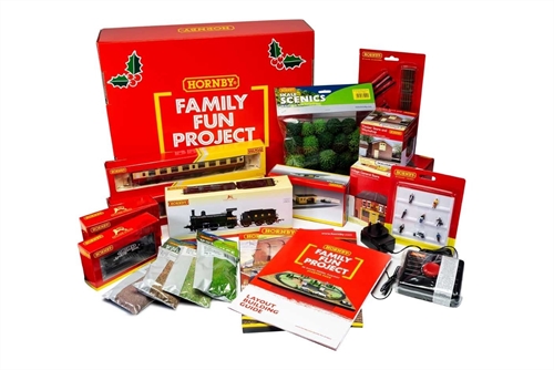 Hornby Family Fun Project Christmas Hamper - OO Gauge Railway Starter Pack R1278