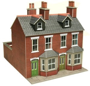 OO/HO SCALE TERRACED HOUSES IN RED BRICK - PO261