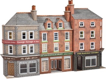 N SCALE LOW RELIEF PUB & SHOPS - PN972