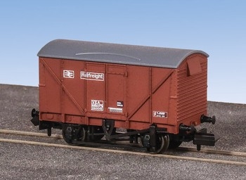 BR Vanfit Wagon Plywood BR Railfreight Bauxite