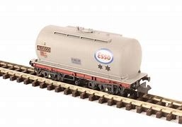 N Gauge 15ft Tank Wagon Esso/Algeco
