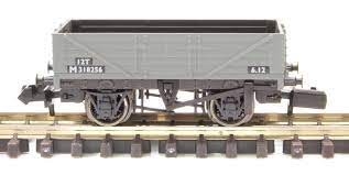 9ft 5 plank open wagon BR