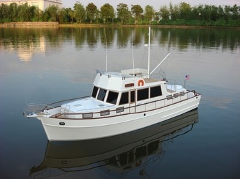 Premium Line - KYModels Grand Banks 1:20 Pre-Built Model Boat