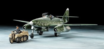 Me262A-2a And Kettenkraftrad Tractor