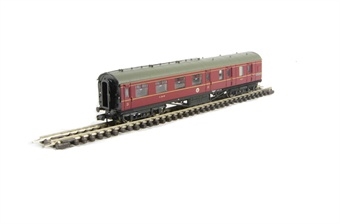 Graham Farish 374-825A Stanier 3rd class brake car in LMS crimson lake